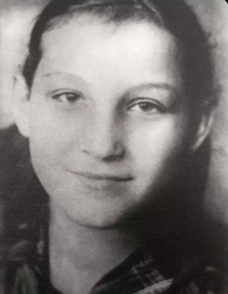 Зо́я Анато́льевна Космодемья́нская